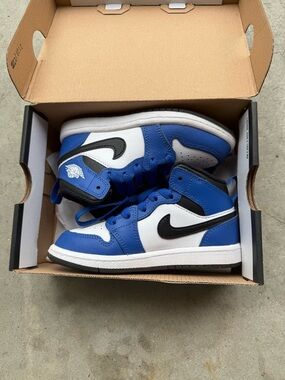 Kids Air Jordan 1 Mid sneakers - size 11C